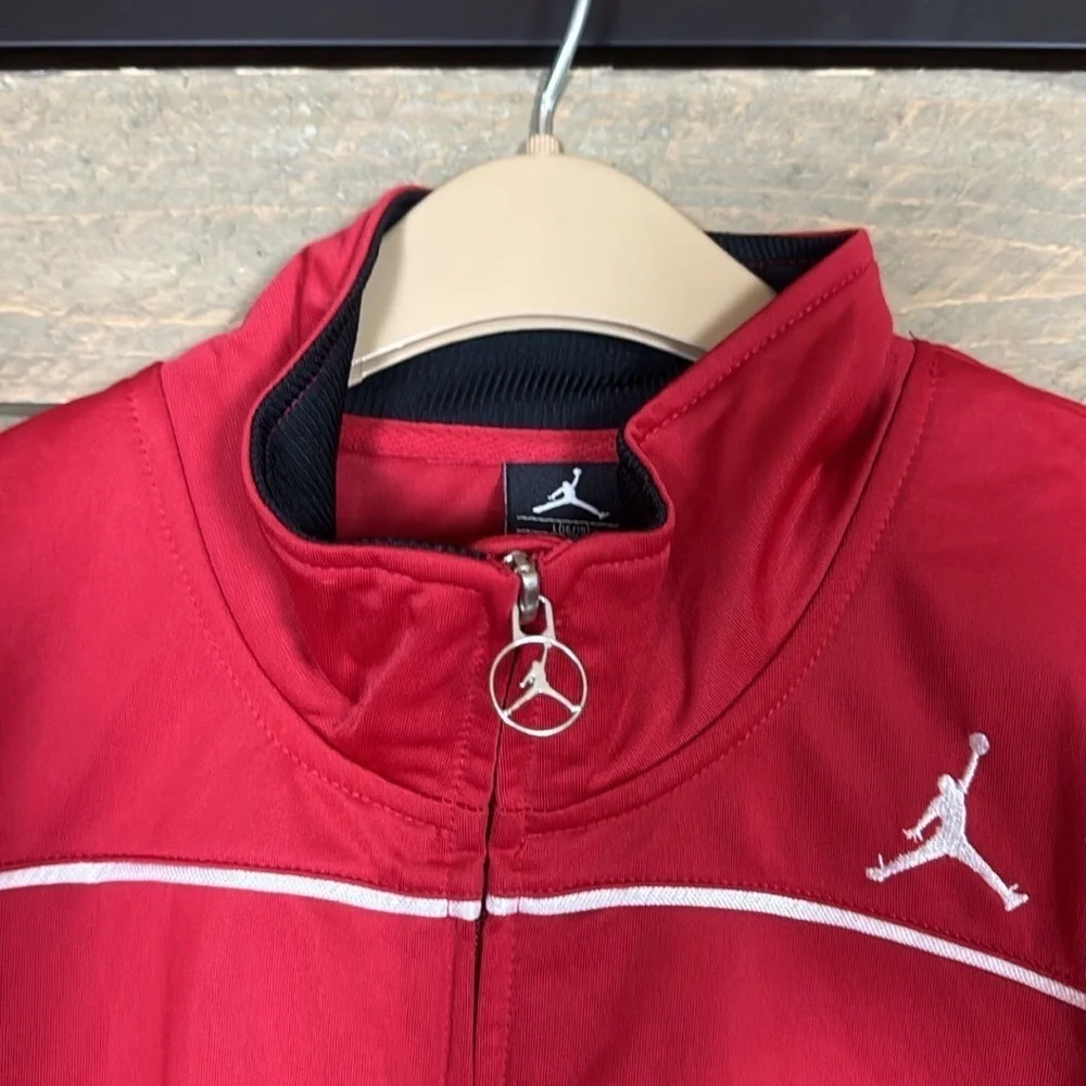 Air Jordan lightweight jacket Red with JumpMan logo size Large (16 / 18)